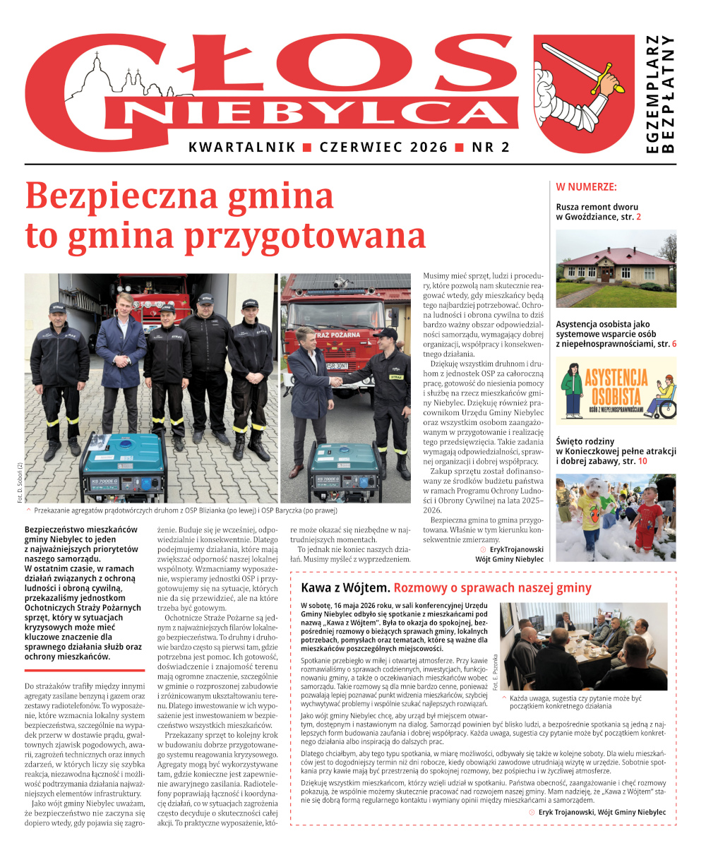 Okładka czerwcowego numeru kwartalnika „Głos Niebylca” (nr 2/2026). Głównym tematem wydania jest bezpieczeństwo mieszkańców – na środku znajdują się zdjęcia przekazania agregatów prądotwórczych druhom z jednostek OSP Blizianka i OSP Baryczka z udziałem wójta Gminy Niebylec. Tytuł główny brzmi: „Bezpieczna gmina to gmina przygotowana”. W prawej kolumnie zamieszczono zapowiedzi artykułów o remoncie dworu w Gwoździance, programie asystencji osobistej dla osób z niepełnosprawnościami oraz Święcie Rodziny w Konieczkowej. W dolnej części okładki znajduje się zapowiedź artykułu „Kawa z Wójtem. Rozmowy o sprawach naszej gminy” ze zdjęciem ze spotkania mieszkańców z wójtem. Na górze widoczne logo kwartalnika „Głos Niebylca”, herb Gminy Niebylec oraz informacja, że jest to bezpłatny egzemplarz.